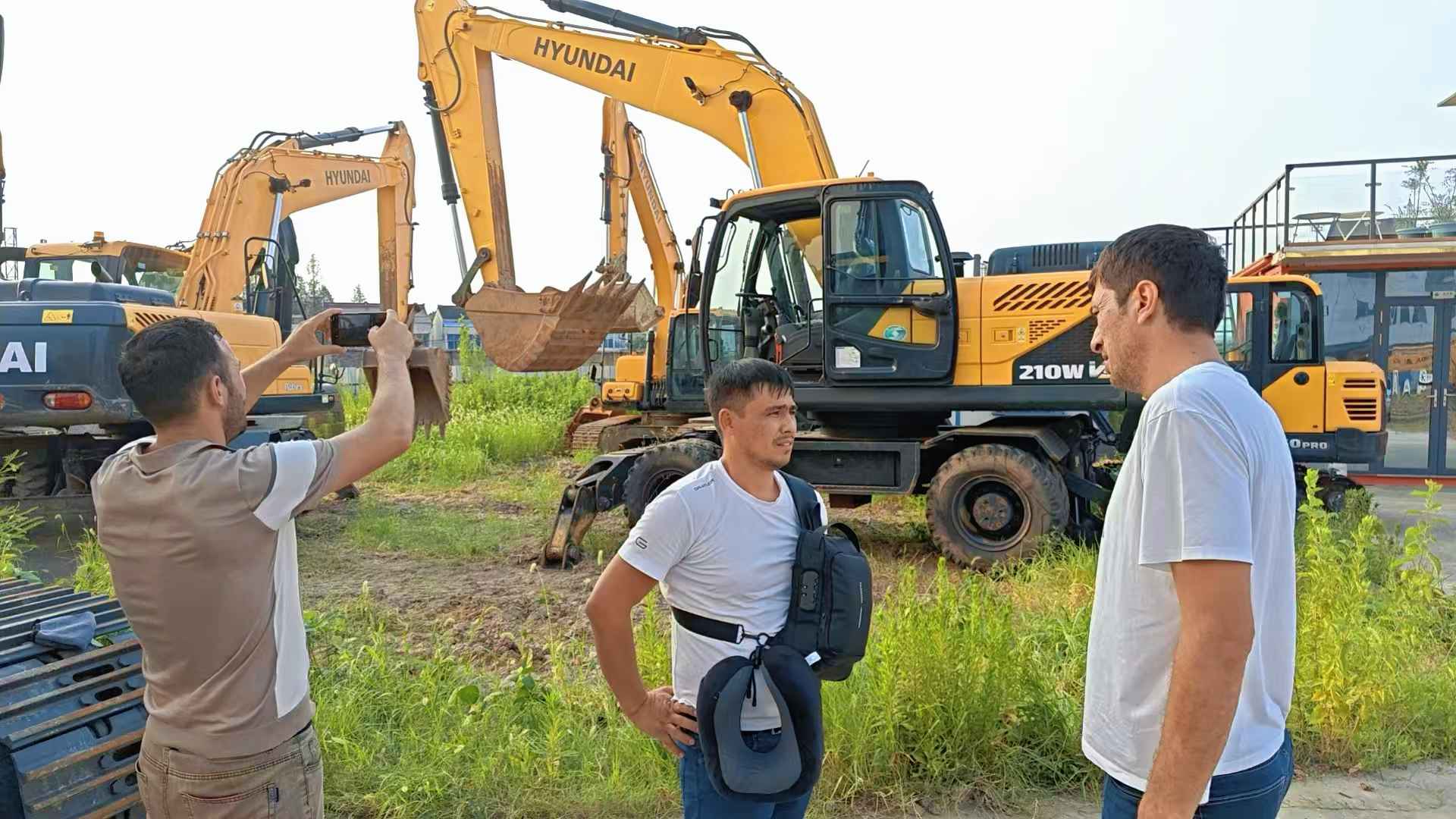 Hyundai 210WVS Wheel Excavator Hyundai 210WVS Wheel Excavator